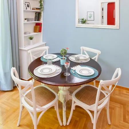 Apartment Elegant With Charming Character - Self Check-in *